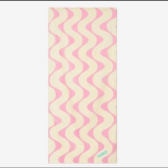 Fun boy beach towel. - Picture 2 of 9